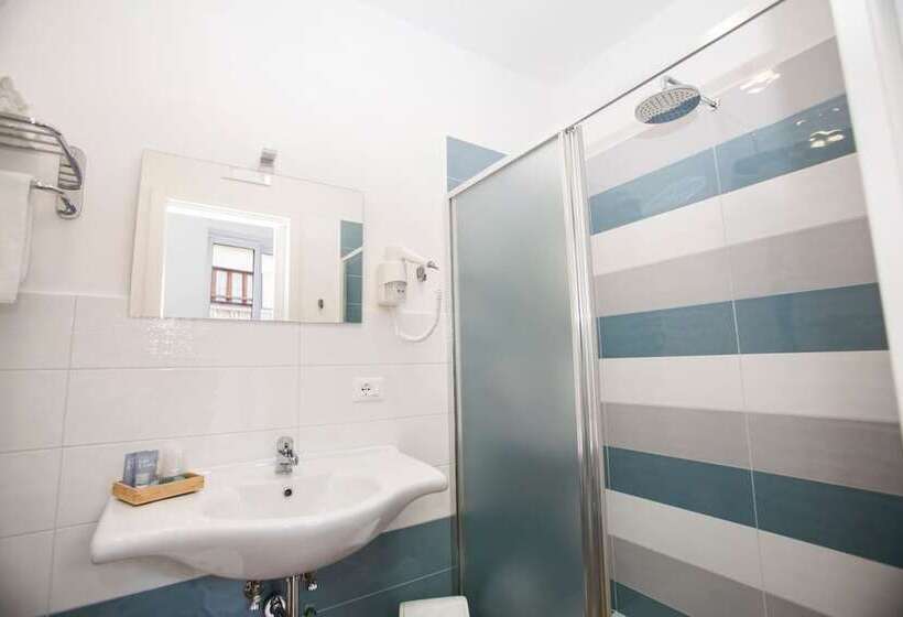 تختخواب و صبحانه Mediterranean Rooms