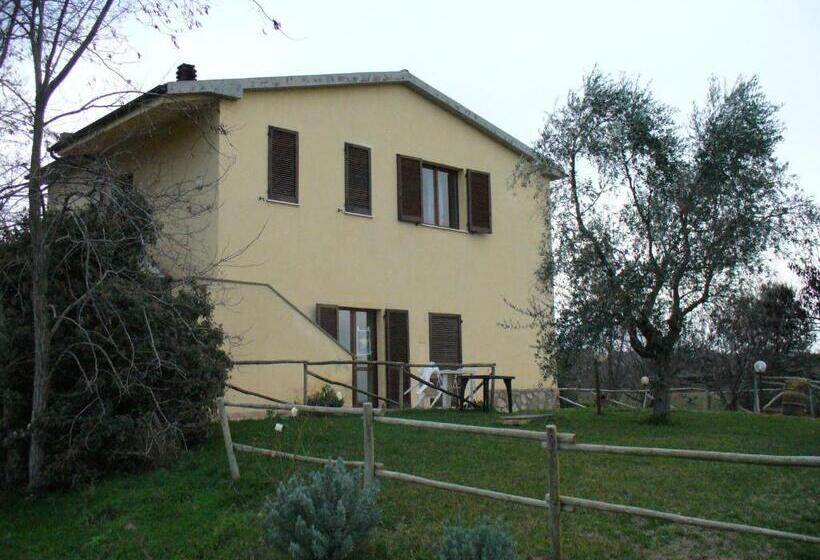 فندق ريفى Agriturismo Tinti