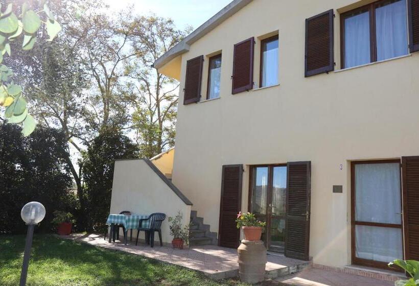 فندق ريفى Agriturismo Tinti