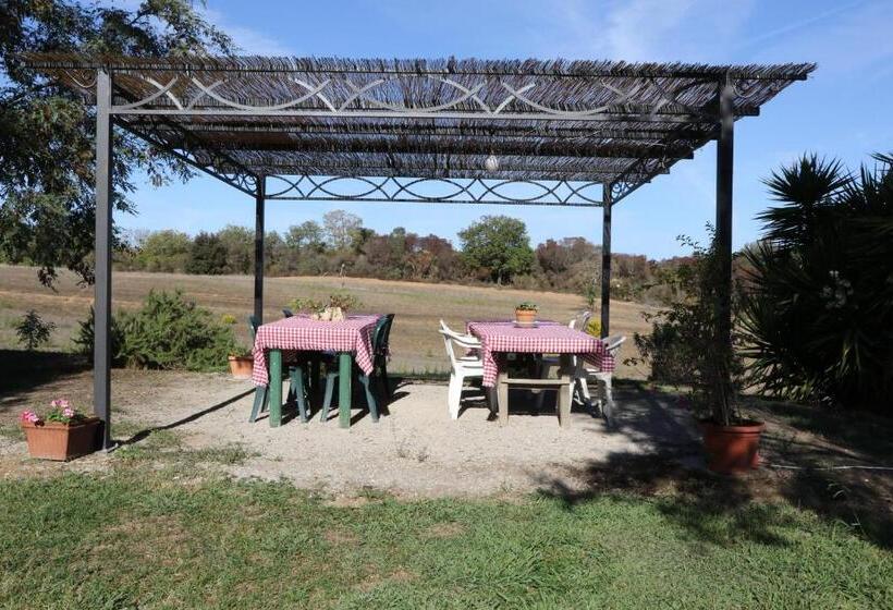 فندق ريفى Agriturismo Tinti