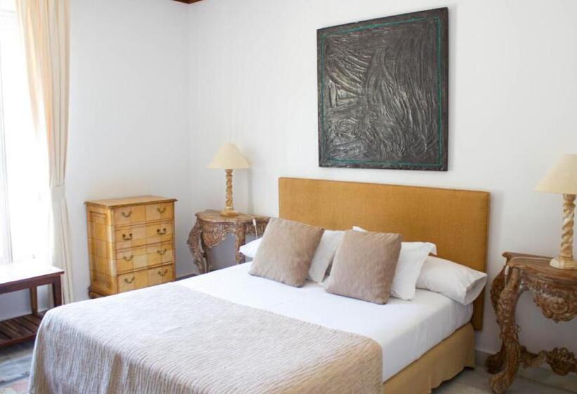 Отель Hacienda Montenmedio