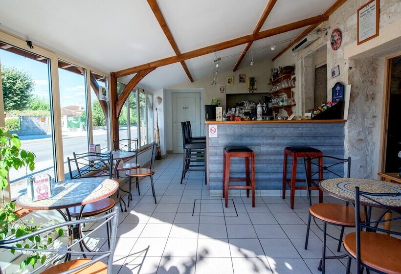 בית מלון כפרי Logis Hôtels   Hôtel Et Restaurant Les Voyageurs