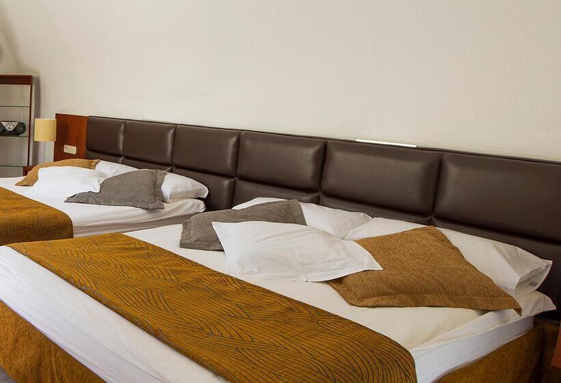 Отель Livvo Risco Del Gato Suites