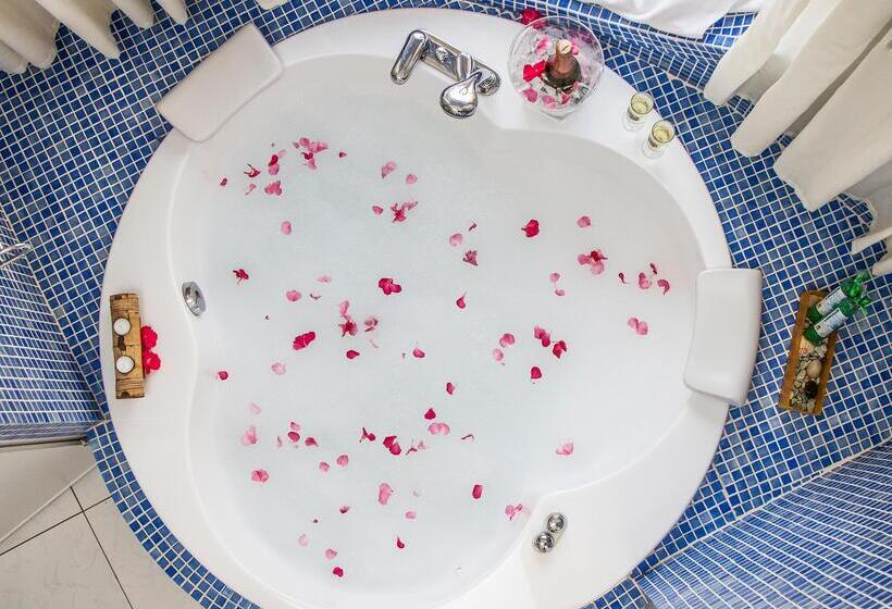 Отель Livvo Risco Del Gato Suites