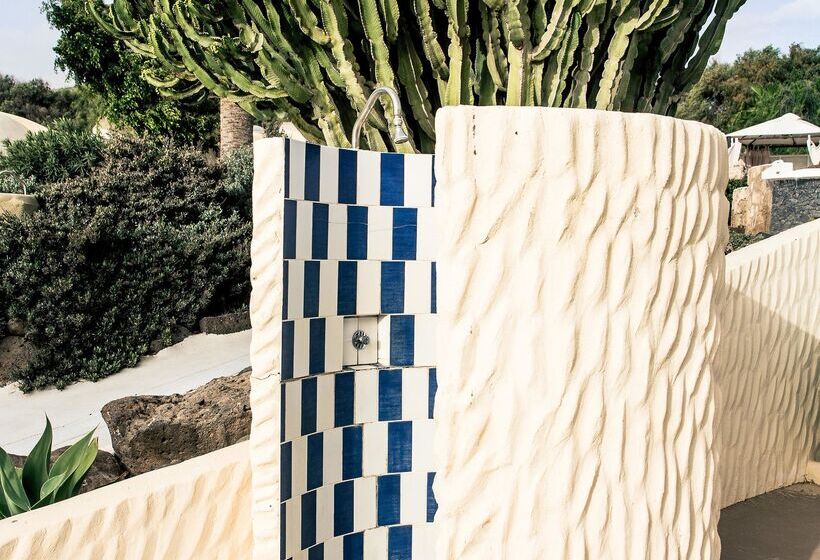 Отель Livvo Risco Del Gato Suites