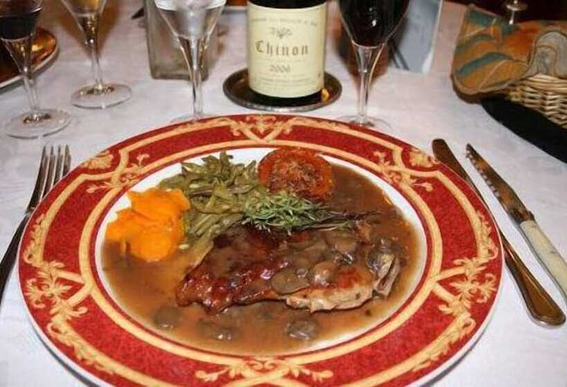 هتل Logis Auberge Le Colombien   Hôtel Et Restaurant