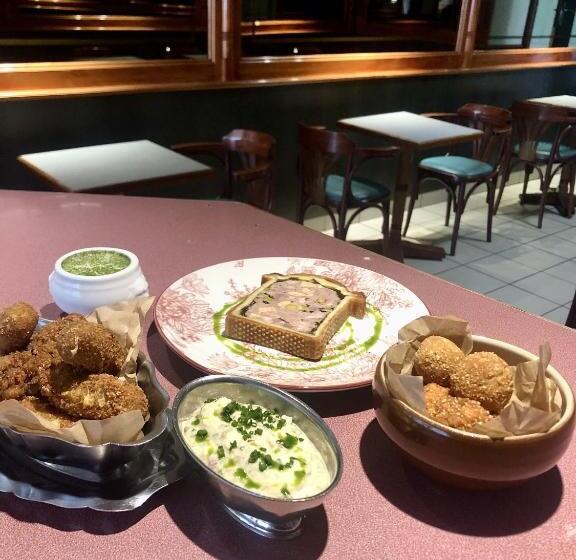 Отель Logis Hôtels & Restaurant Le Cheval Blanc Et Clovis