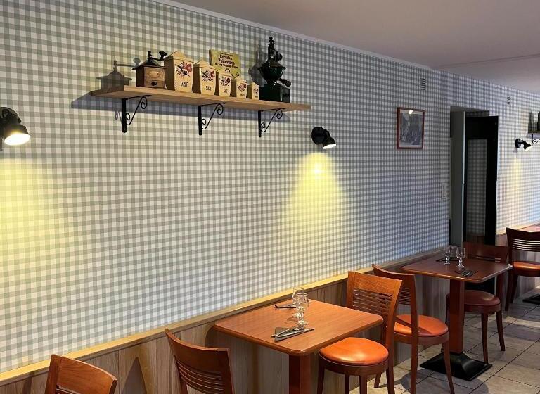 Отель Logis Hôtels & Restaurant Le Cheval Blanc Et Clovis