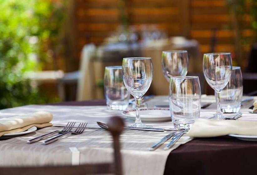 Отель Logis Le Relais Sarrasin