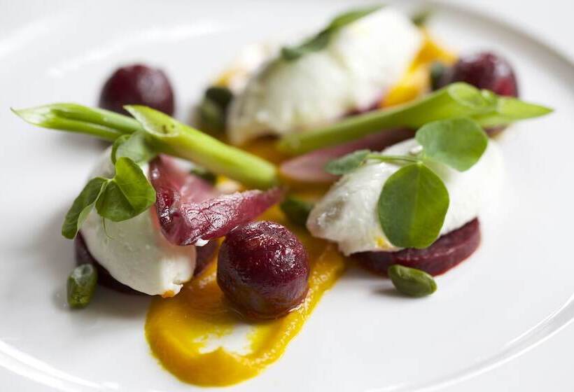 Отель The Manor House