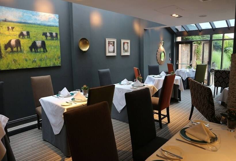 Отель The Manor House