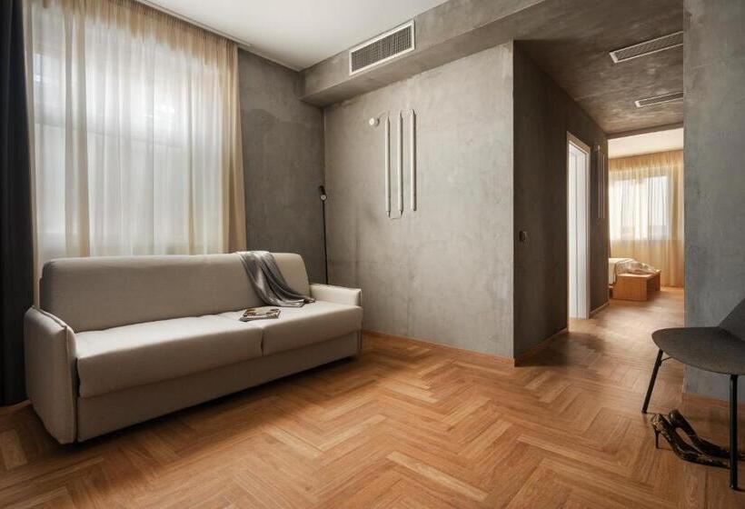 פונדק Re Versiliana