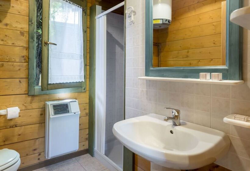 בית מלון כפרי Campeggio Parco Dei Castagni Srl