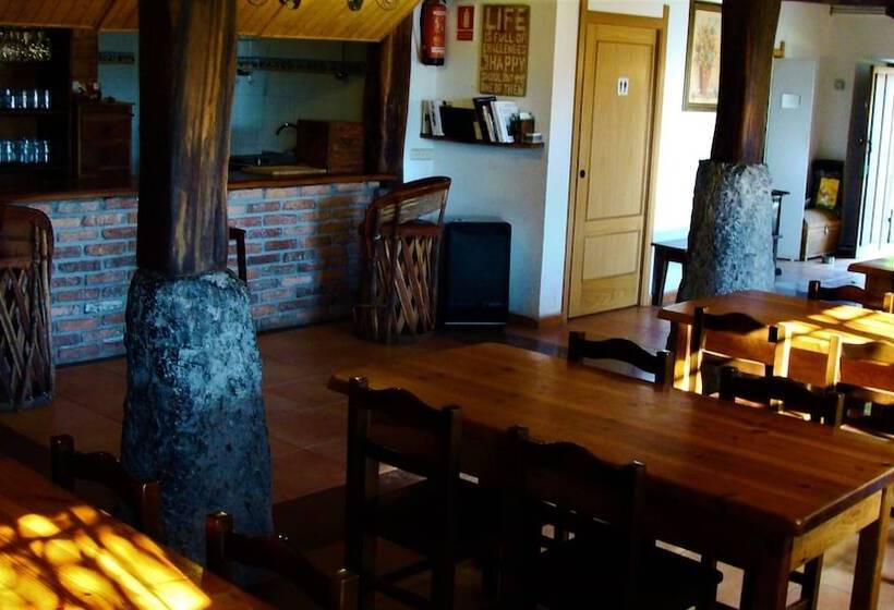 Albergue Rural Mandoia   Hostel