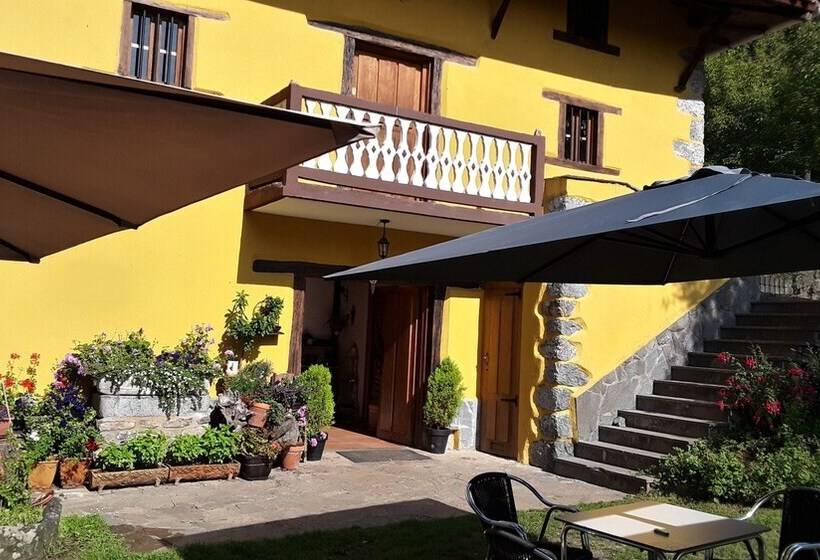 Albergue Rural Mandoia   Hostel