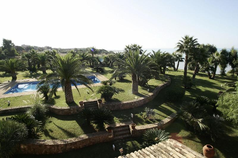 تختخواب و صبحانه Casarealia