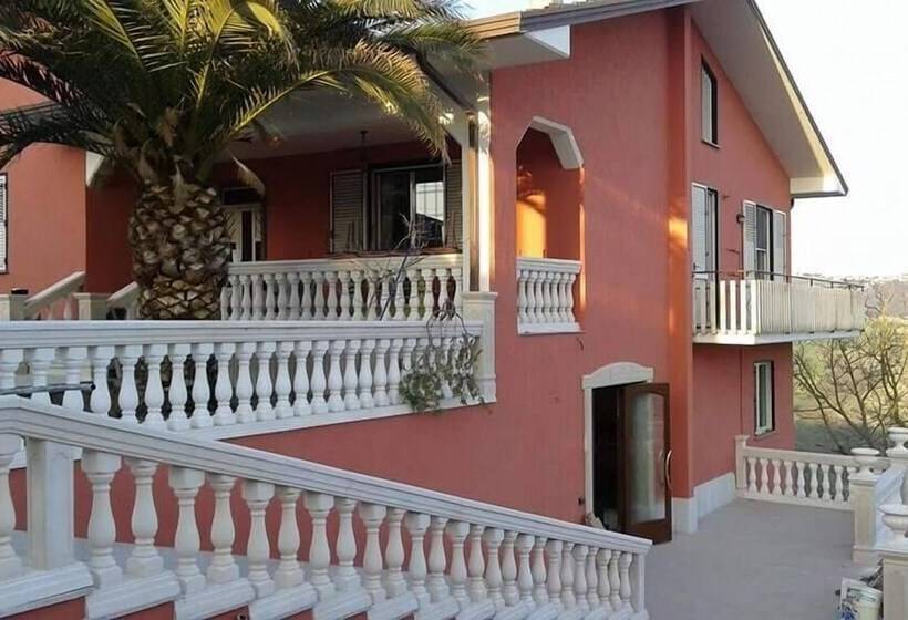 فندق ريفى Agriturismo La Fortezza