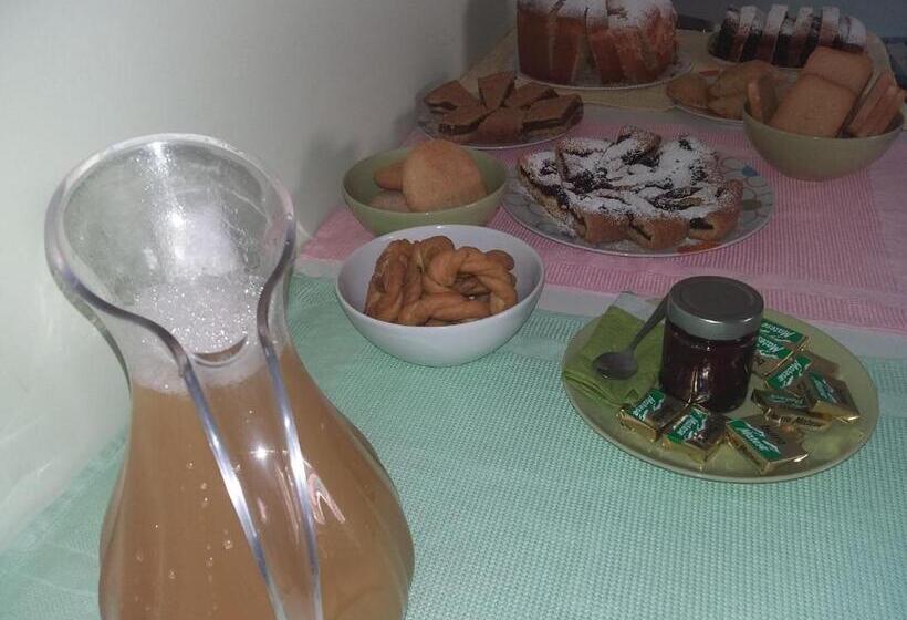 تختخواب و صبحانه Cusanarella Mia