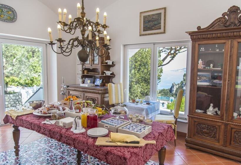 تختخواب و صبحانه Suite Villa Carolina