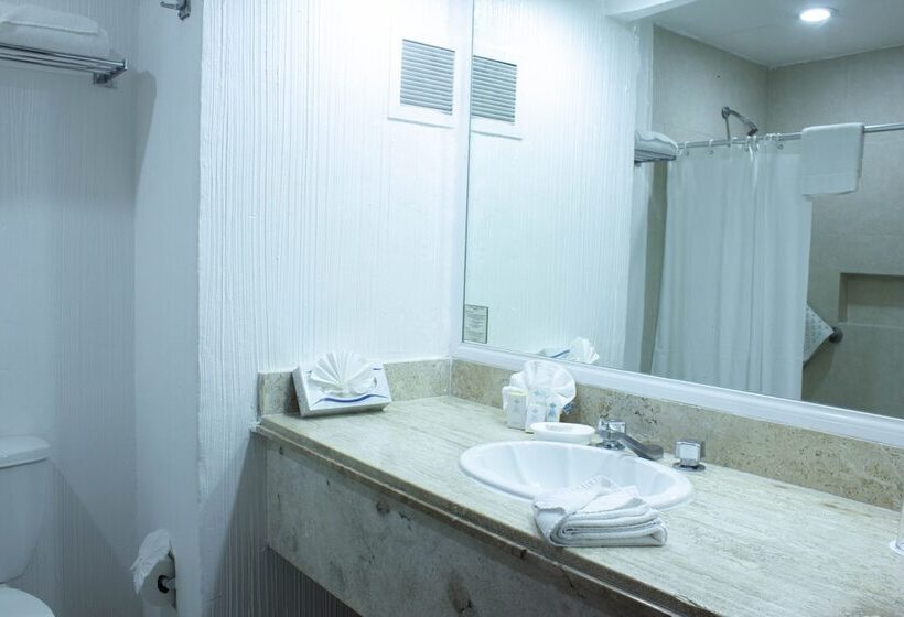 هتل Castillo Huatulco & Beach Club