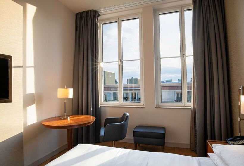 هتل Hilton Cologne