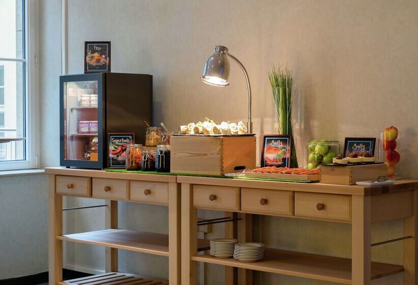 هتل Hilton Cologne