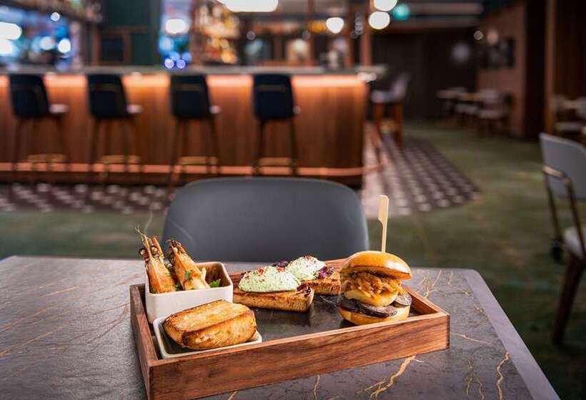 هتل Hilton Cologne