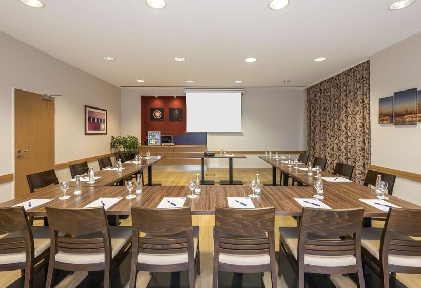 هتل Holiday Inn Express Cologne Muelheim, An Ihg