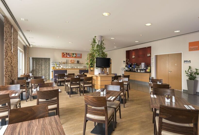 هتل Holiday Inn Express Cologne Muelheim, An Ihg