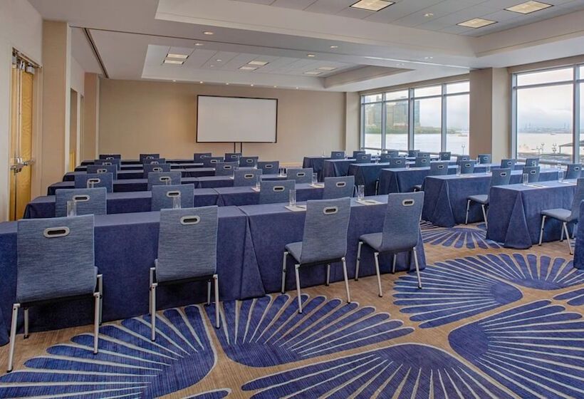 Hotel Hyatt Regency Jersey City on the Hudson