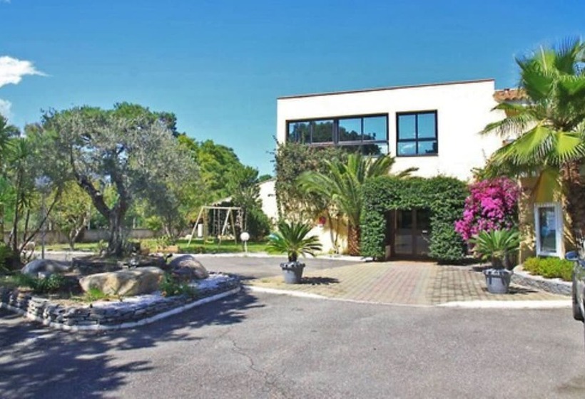 هتل Isola Hôtel