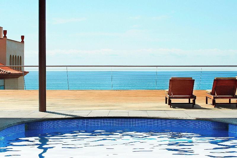 Le Meridien Ra Beach Hotel And Spa