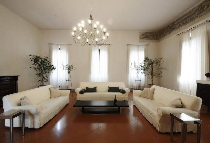 ホテル Palazzo Piccolomini