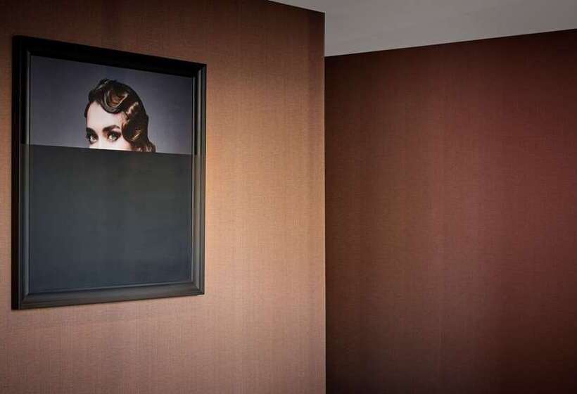 هتل The Westminster London, Curio Collection By Hilton