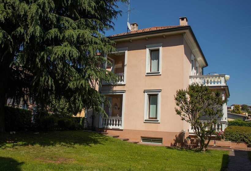 مبيت وإفطار Villa Le Rondini