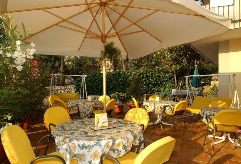 هتل Villa Grazia