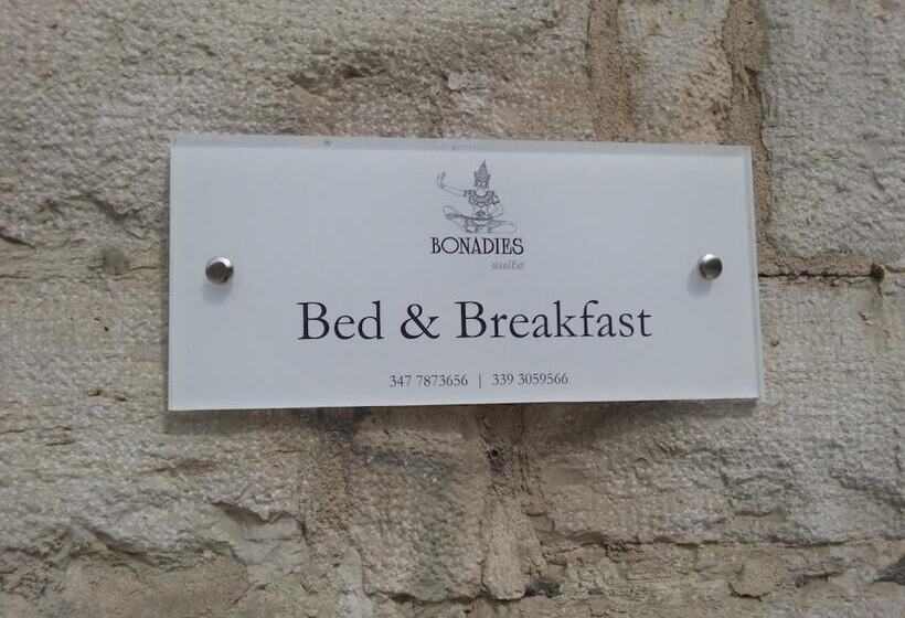 تختخواب و صبحانه Bonadies Suite