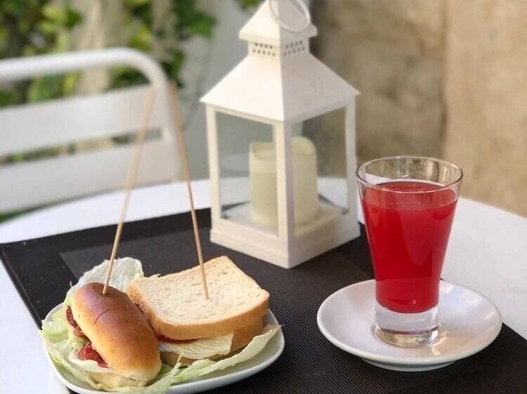 تختخواب و صبحانه Bonadies Suite