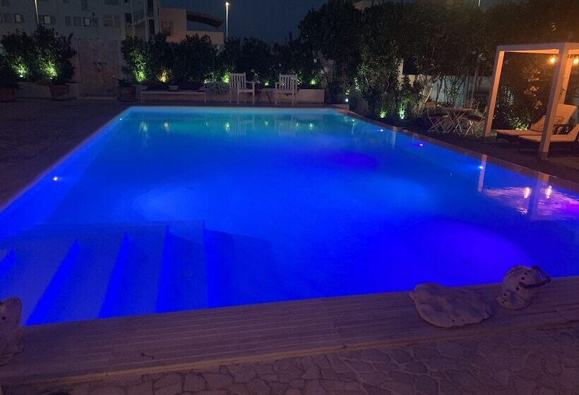 تختخواب و صبحانه White House Luxury Hospitality