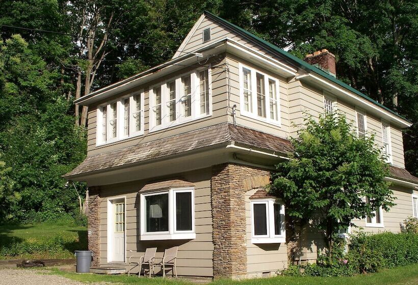 مبيت وإفطار Maple Springs Lake Side Inn