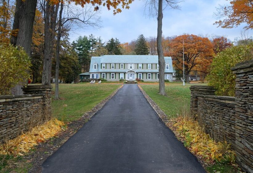 مبيت وإفطار Maple Springs Lake Side Inn
