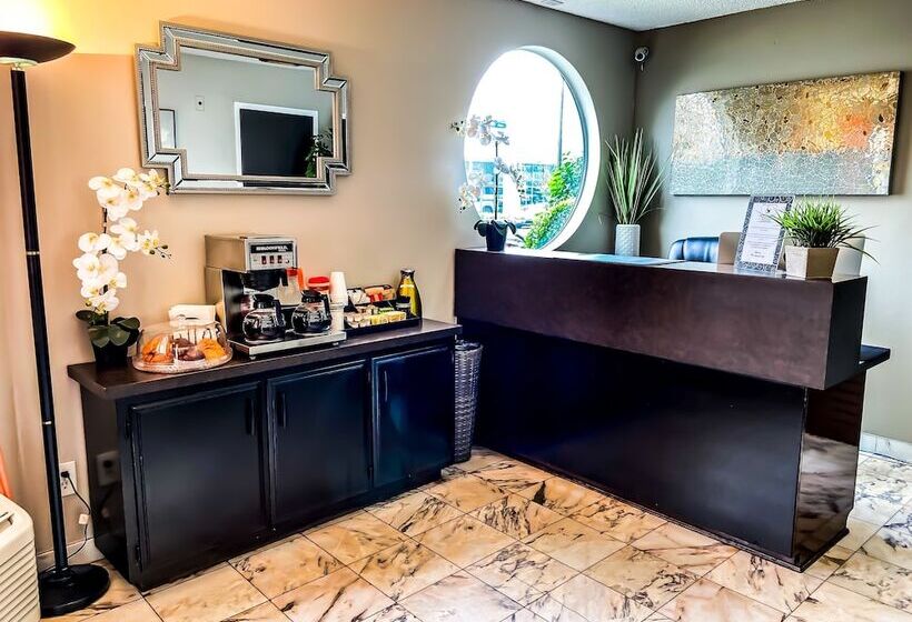 Мотель Vantage Point Inn Woodland Hills