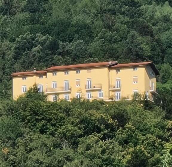 ホテル Albergo Ristorante Payarin