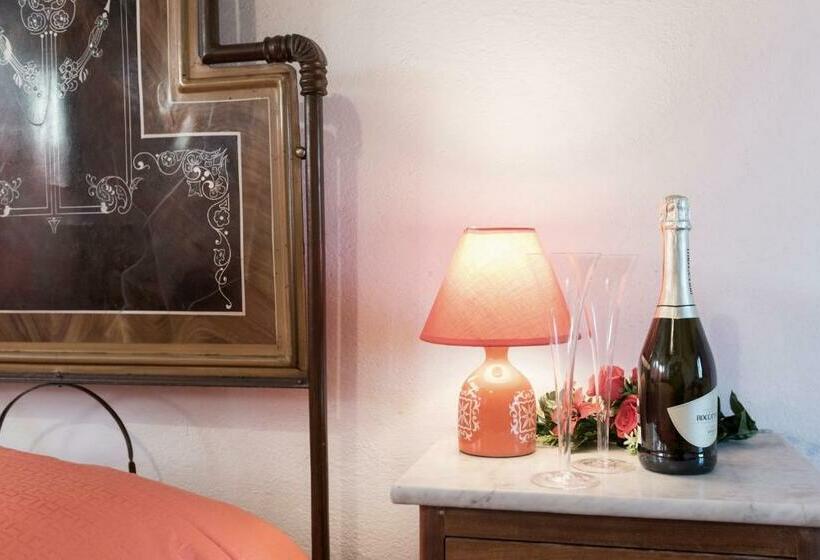 Сельский отель Agriturismo Podere Caggiolo   Swimming Pool & Air Conditioning