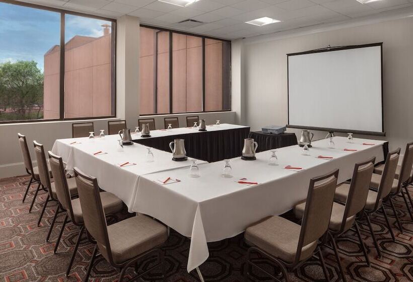 هتل Crowne Plaza Dallas Love Field   Med Area, An Ihg