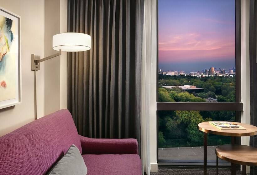 هتل Crowne Plaza Dallas Love Field   Med Area, An Ihg