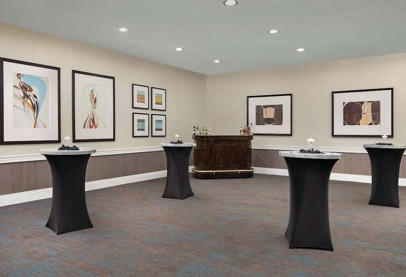 هتل Doubletree By Hilton Chicago O Hare Airport  Rosemont