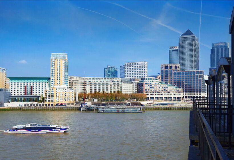 هتل Doubletree By Hilton  London  Docklands Riverside