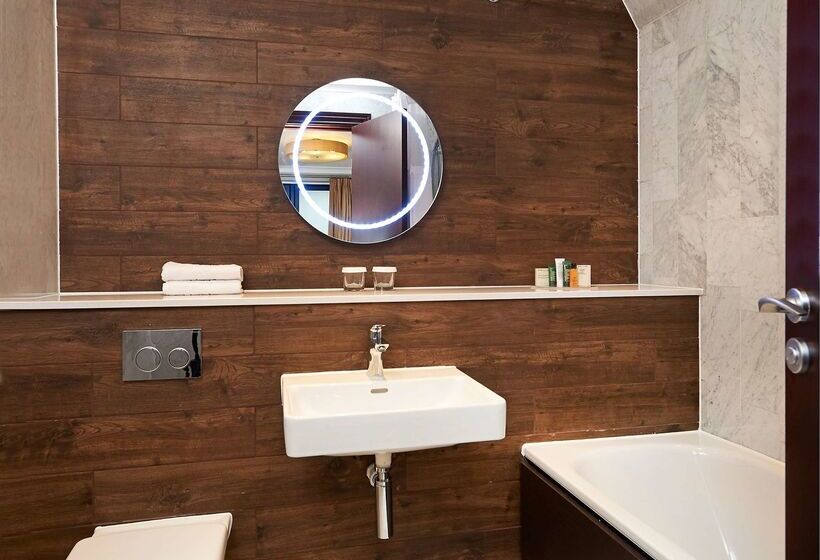 هتل Doubletree By Hilton  London  Docklands Riverside