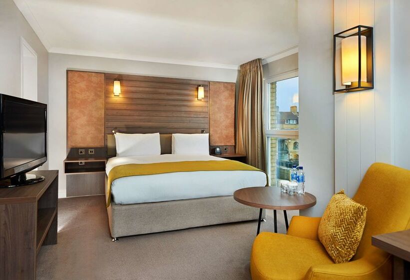 هتل Doubletree By Hilton  London  Docklands Riverside